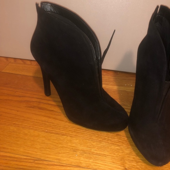 Pre Loved Jessica Simpson Faux Suede Ankle Booties - Picture 4 of 6